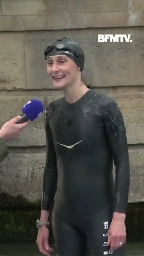 Amélie Oudéa-Castera plonge dans la Seine, à 13 jours des Jeux olympiques