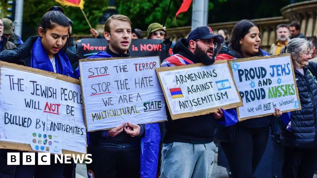 Mandatory jail for Nazi salutes under new Australia laws