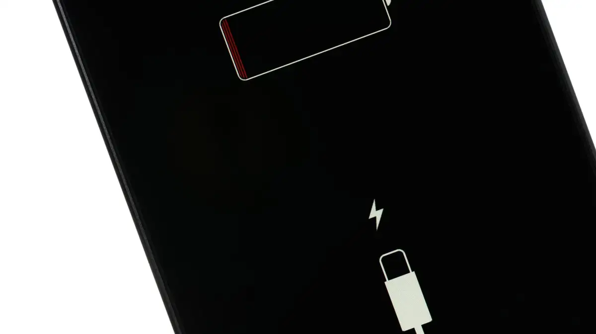 All smartphones, including iPhones, must have replaceable batteries by 2027 in the EU