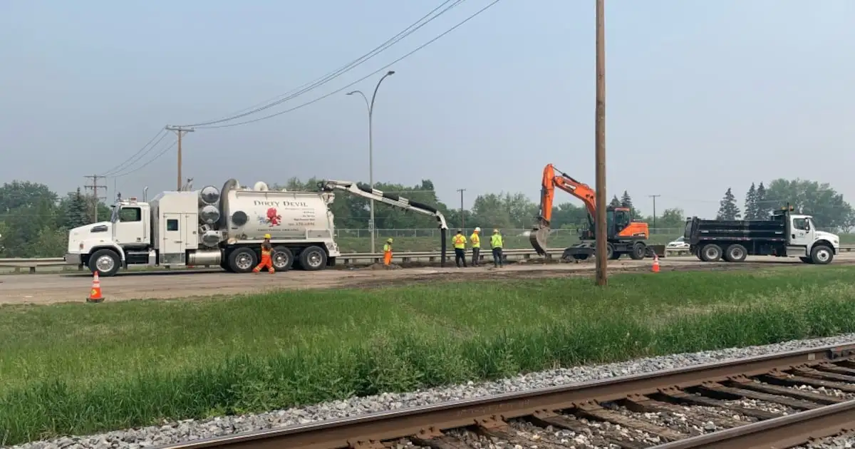 Busy stretch of Saskatoon road partially shut down as crews fix water main