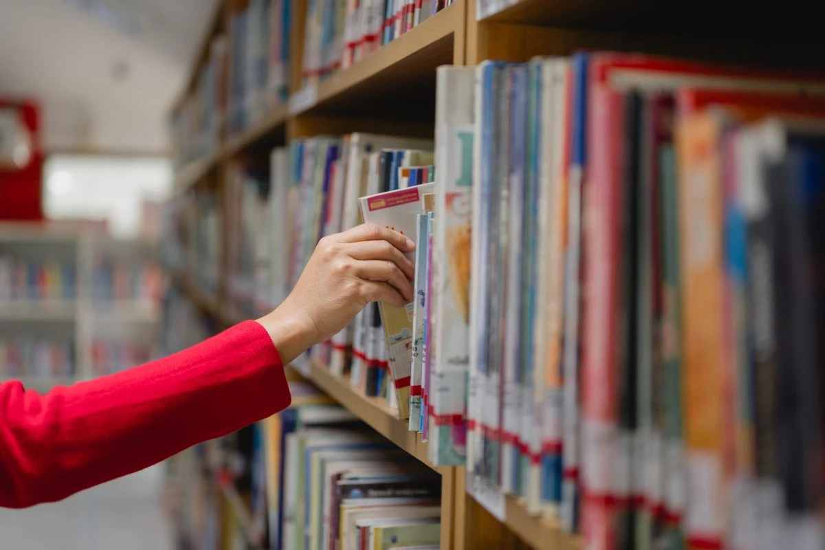 Books mentioning slavery, civil rights removed from shelves at Fort Campbell schools - ClarksvilleNow.com