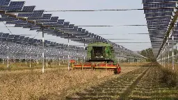 Agricoltura in Lombardia, più pannelli solari nei campi contro inquinamento e danni del clima