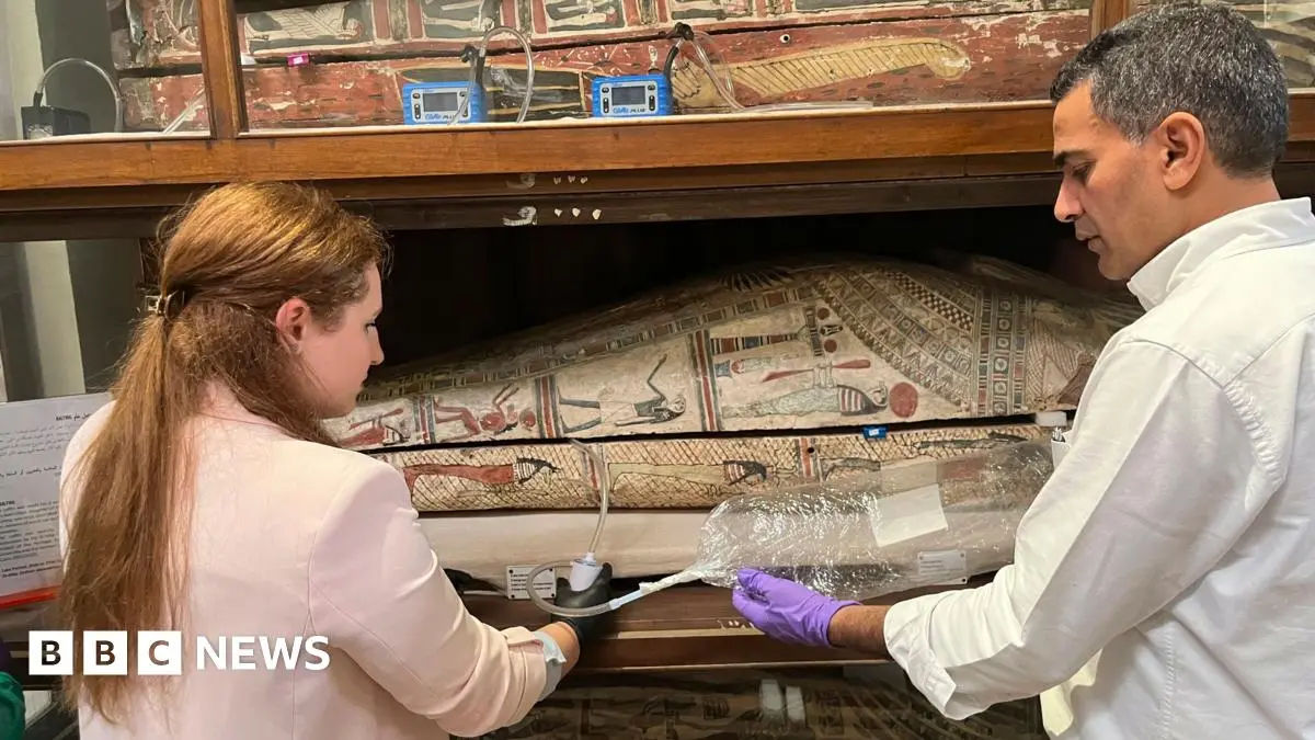 Ancient Egyptian mummies smell "spicy" and "sweet", study finds