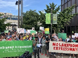 Save Our Lakefront Rally draws huge crowd to Redefine the Drive open house, demanding a people-friendly DLSD layout - Streetsblog Chicago