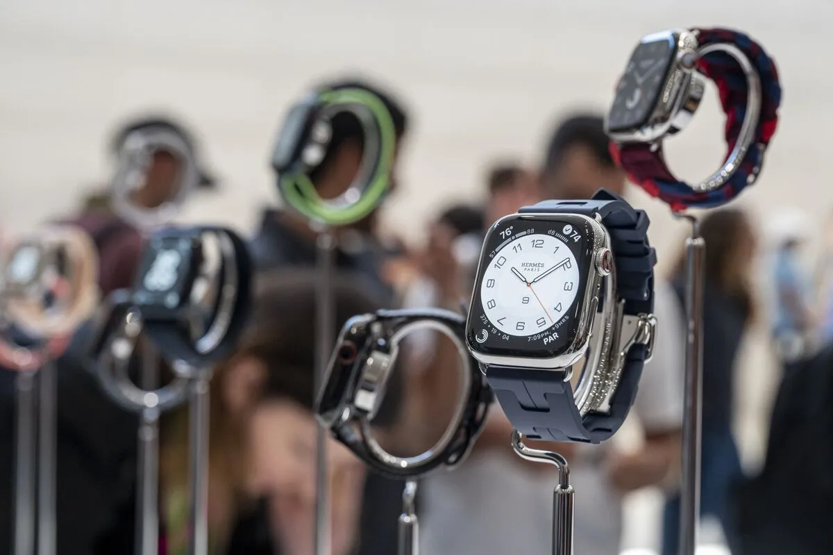 Apple Stops Online Sales of Watches; Older Models Can’t Be Fixed