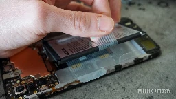It's official: Smartphones will need to have replaceable batteries by 2027