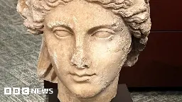 US returns huge haul of stolen artefacts to Italy