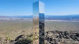 'Mysterious' Las Vegas monolith appears in desert