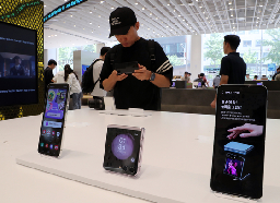 Samsung denies rumors of cheaper foldable smartphone