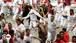 Spain: 6 injured in Pamplona bull run – DW – 07/07/2023
