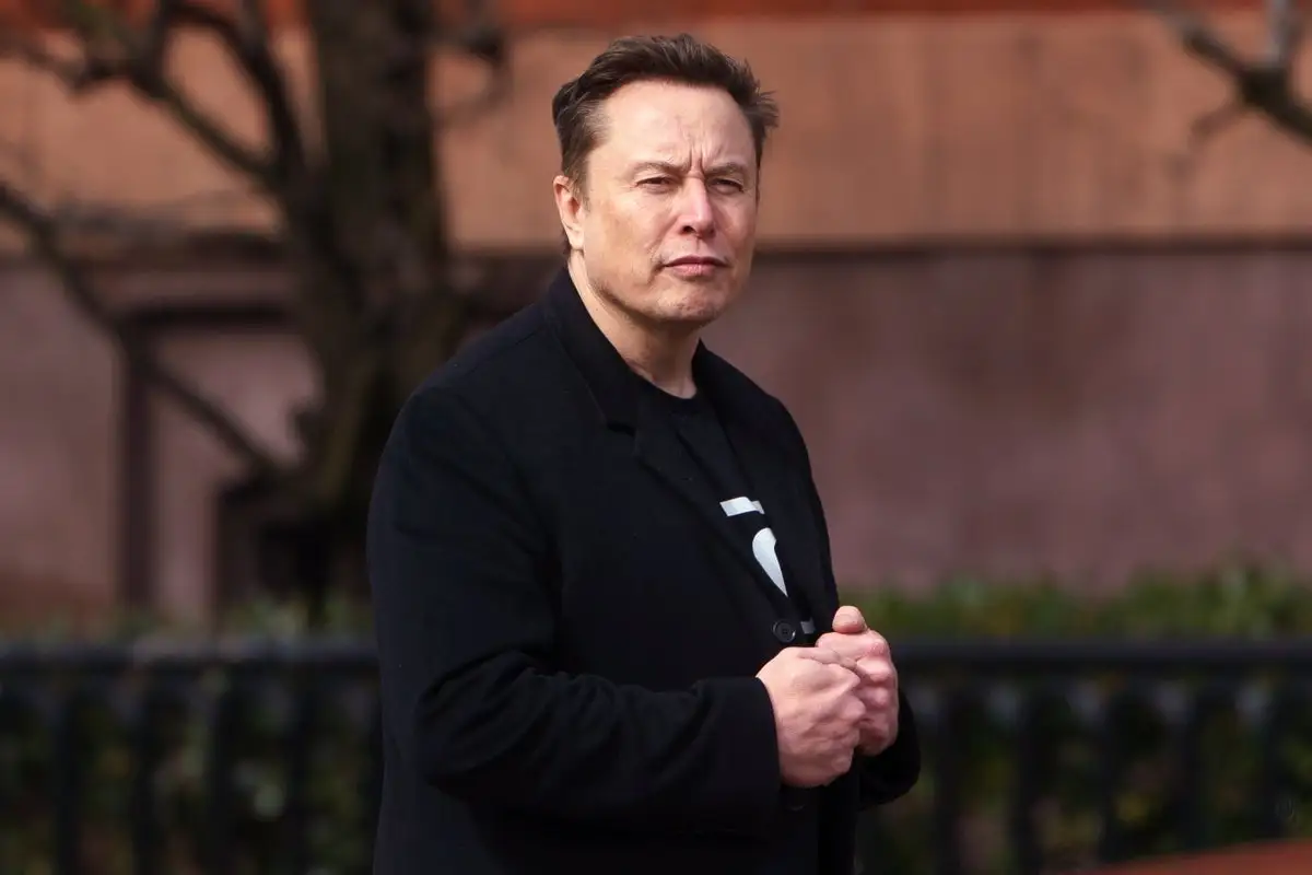 Musk accuses Ukraine leader of ‘feeding off dead bodies of soldiers’ in vicious rant