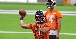 Bears defense shines, offense struggles on first day of minicamp