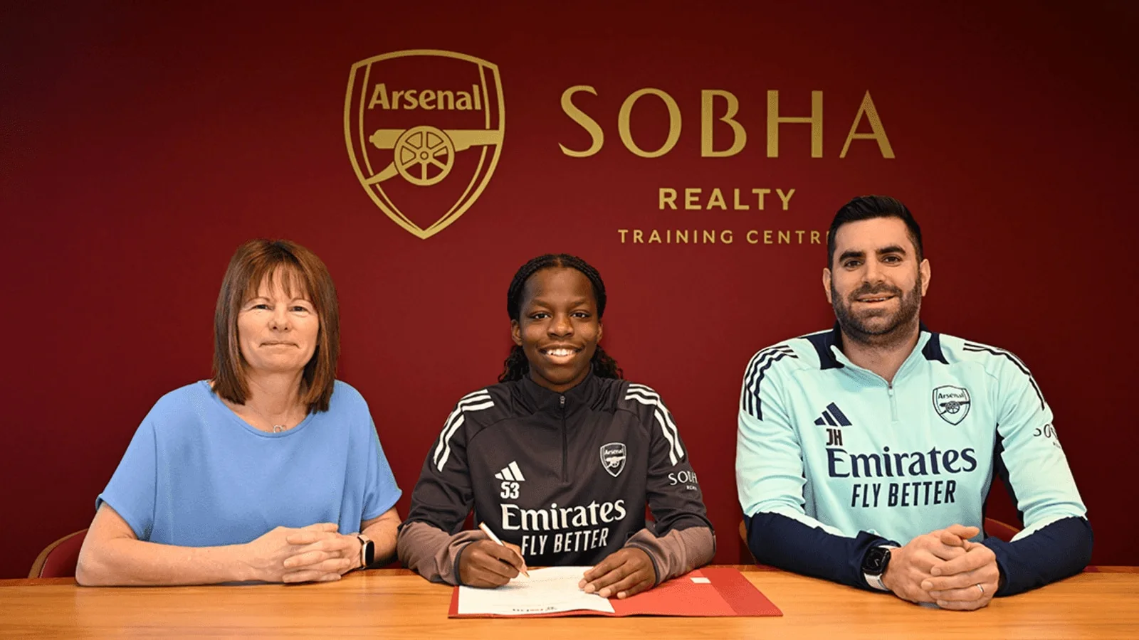 Vivienne Lia signs professional contract