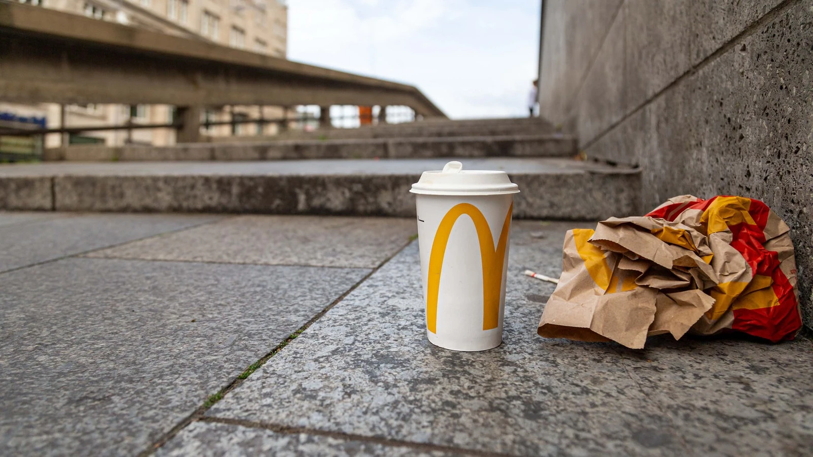 Weniger Einwegverpackungen in Köln - Rat stimmt für Verpackungssteuer