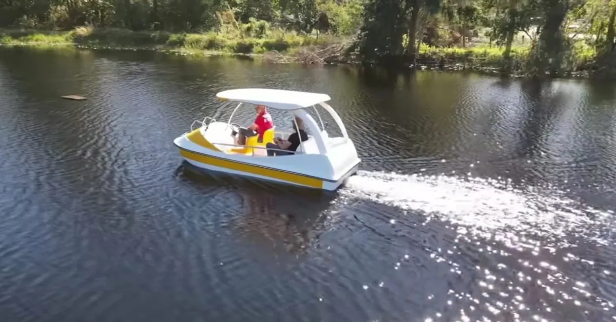 Thinking of buying a small boat? Here's why it should probably be electric