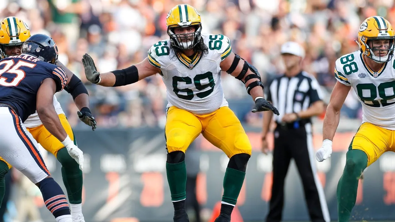 Packers All-Pro LT Bakhtiari (knee) goes on IR