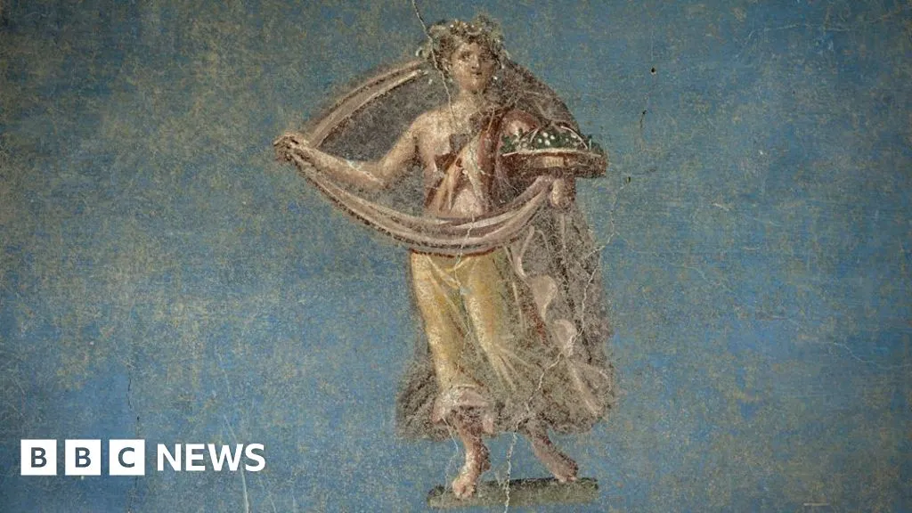 Pompeii: Spectacular new discoveries unearthed include private spa