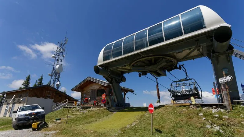 French ski resort closes permanently because of snowfall shortage | CNN