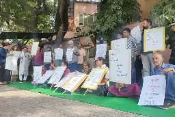 Journalists continue protests against police crackdown on NewsClick, stage sit-in outside Press Club of India