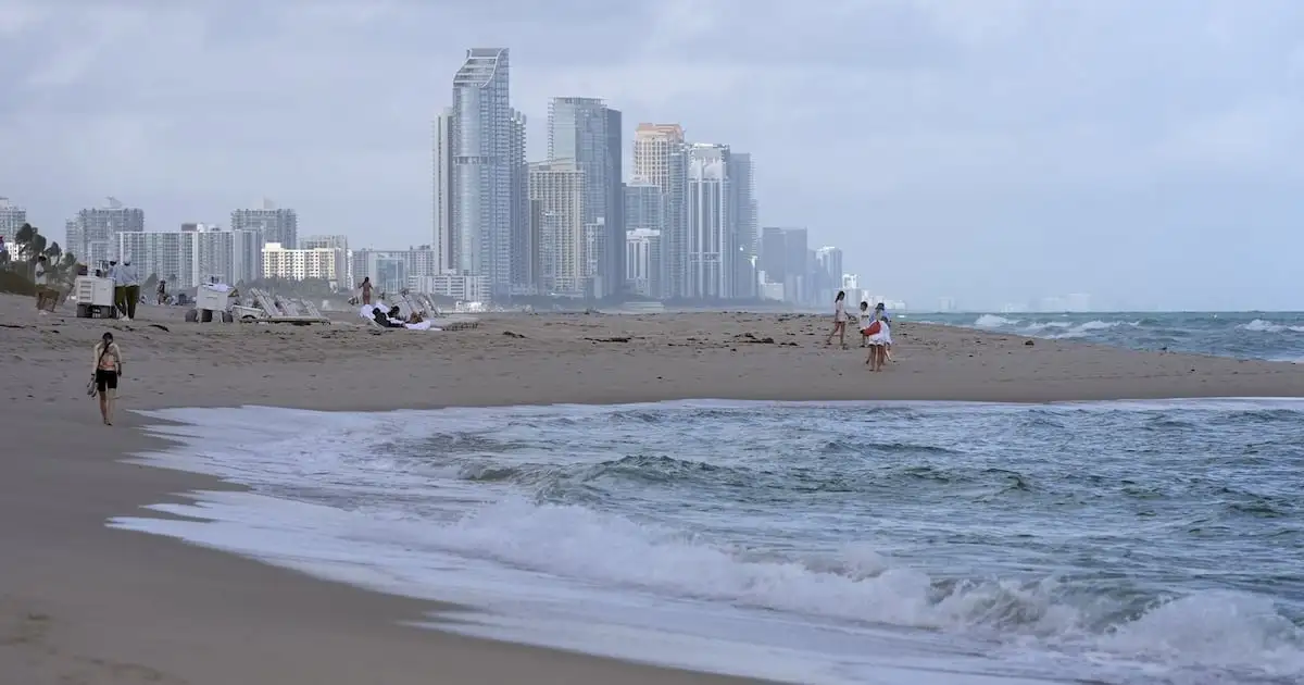 Snowbirds rush to sell Florida homes as loonie tanks