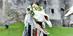 Horse skulls and harmony singing – two winter customs which bring people in Wales together