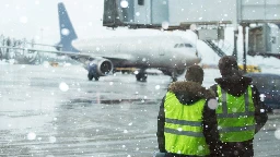 More than 300 flights delayed at DIA due to Christmas Eve snow