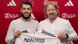 Ajax betaalt opnieuw miljoenen en neemt spits Mikautadze over van Metz