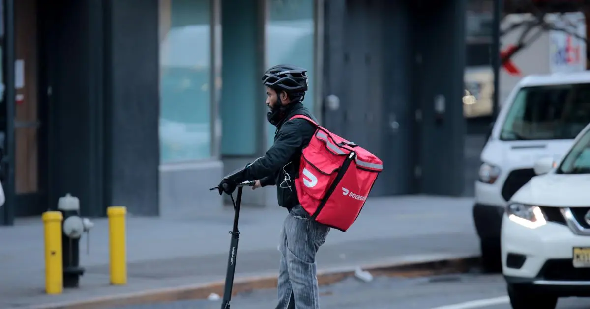 Uber, DoorDash and Grubhub sue New York City over $18 minimum-wage law | Engadget