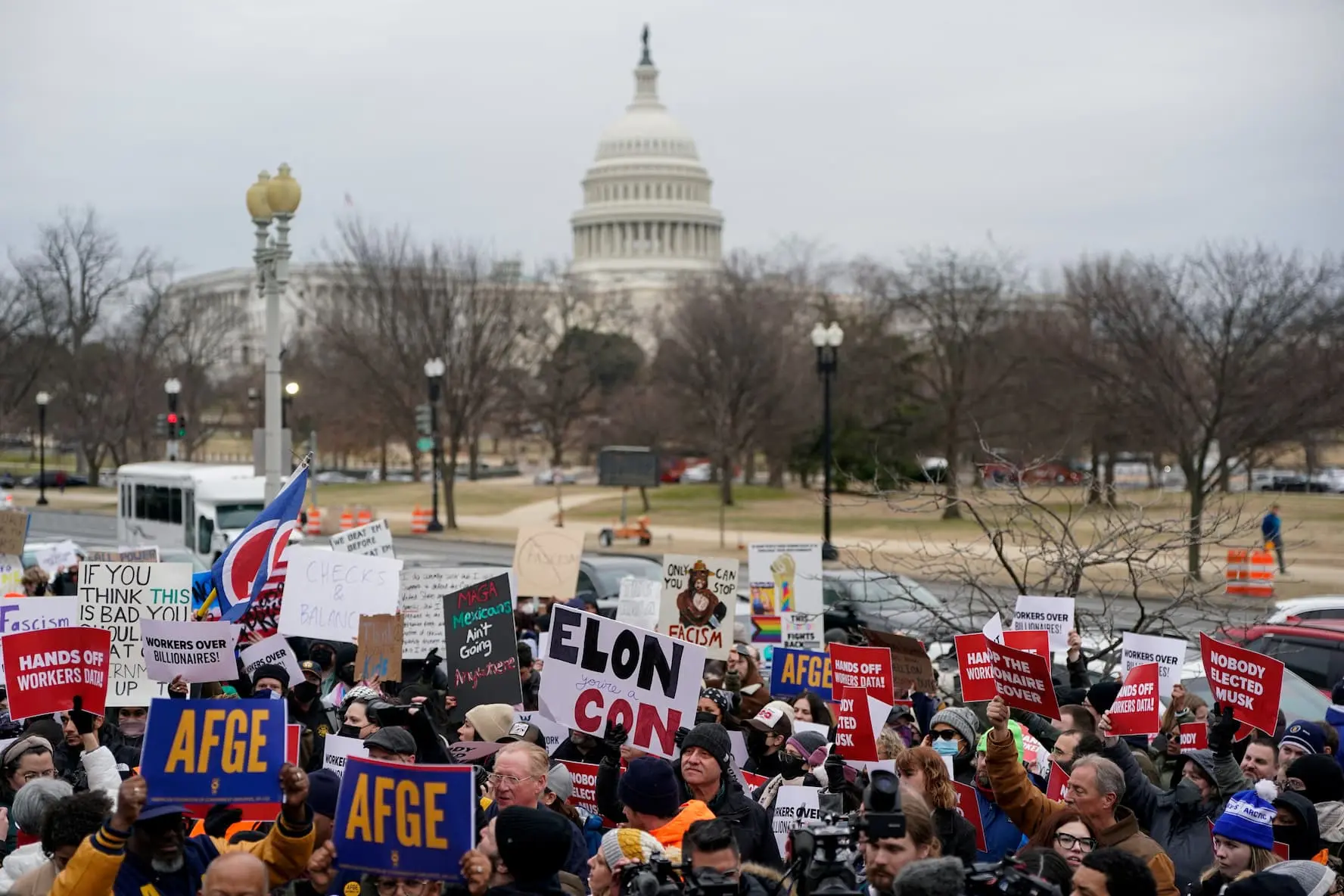 Dangerous cracks in US democracy pillars