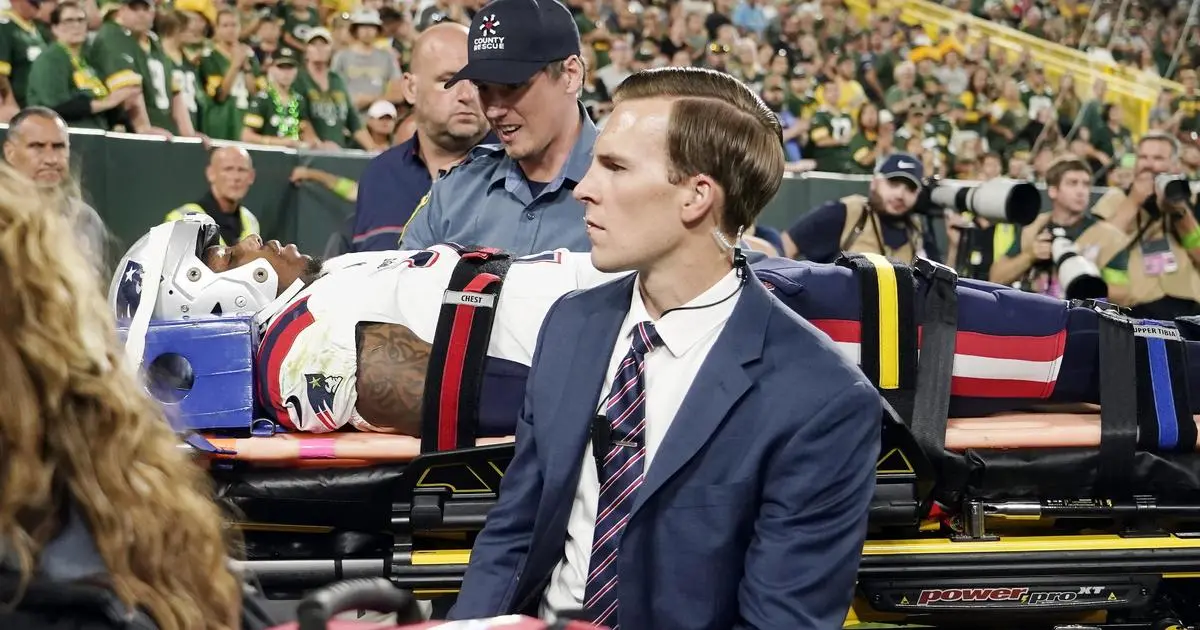 Patriots-Packers preseason game suspended after injury to Isaiah Bolden