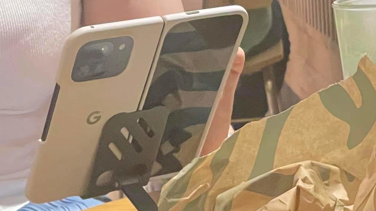 Someone casually used a Pixel 9 Pro Fold at a Starbucks, complete with official case