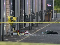 Police still searching for suspects after quadruple shooting in Mississauga, Ont.