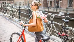 Cycling like the Dutch would slash the world’s carbon footprint
