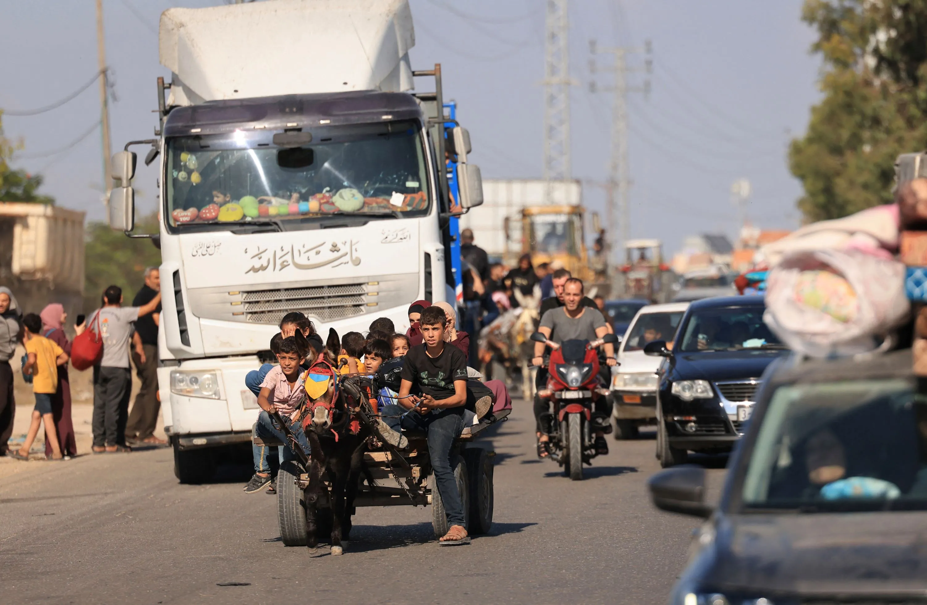 Scores killed in Israeli air strikes on families fleeing northern Gaza