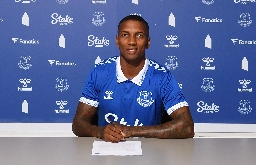 Young Signs For Everton