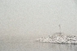 Lonely harbour [Ricoh KR5 Super-ii / Pentax SMC 50mm F2.8 Macro / Kodak 800]