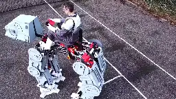 Enthusiast built a ridable, fully 3D printed AT-AT Walker from Star Wars