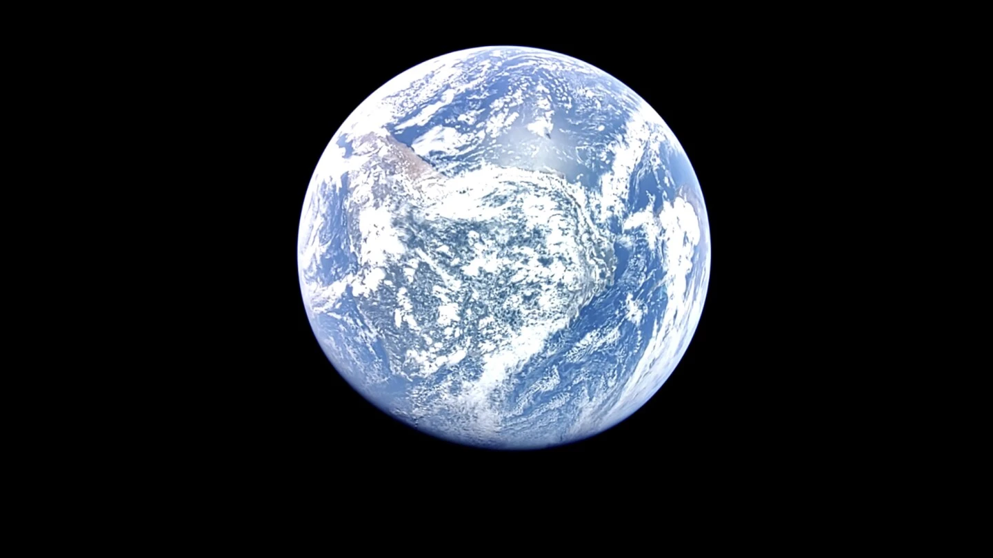 A private US spacecraft headed to the moon captures a glorious view of Earth