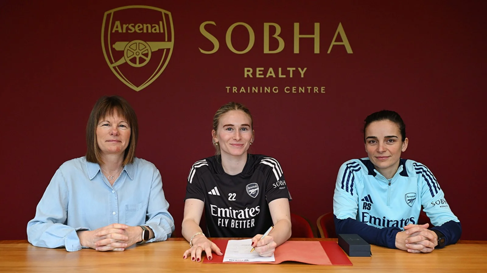 Jenna Nighswonger signs for Arsenal