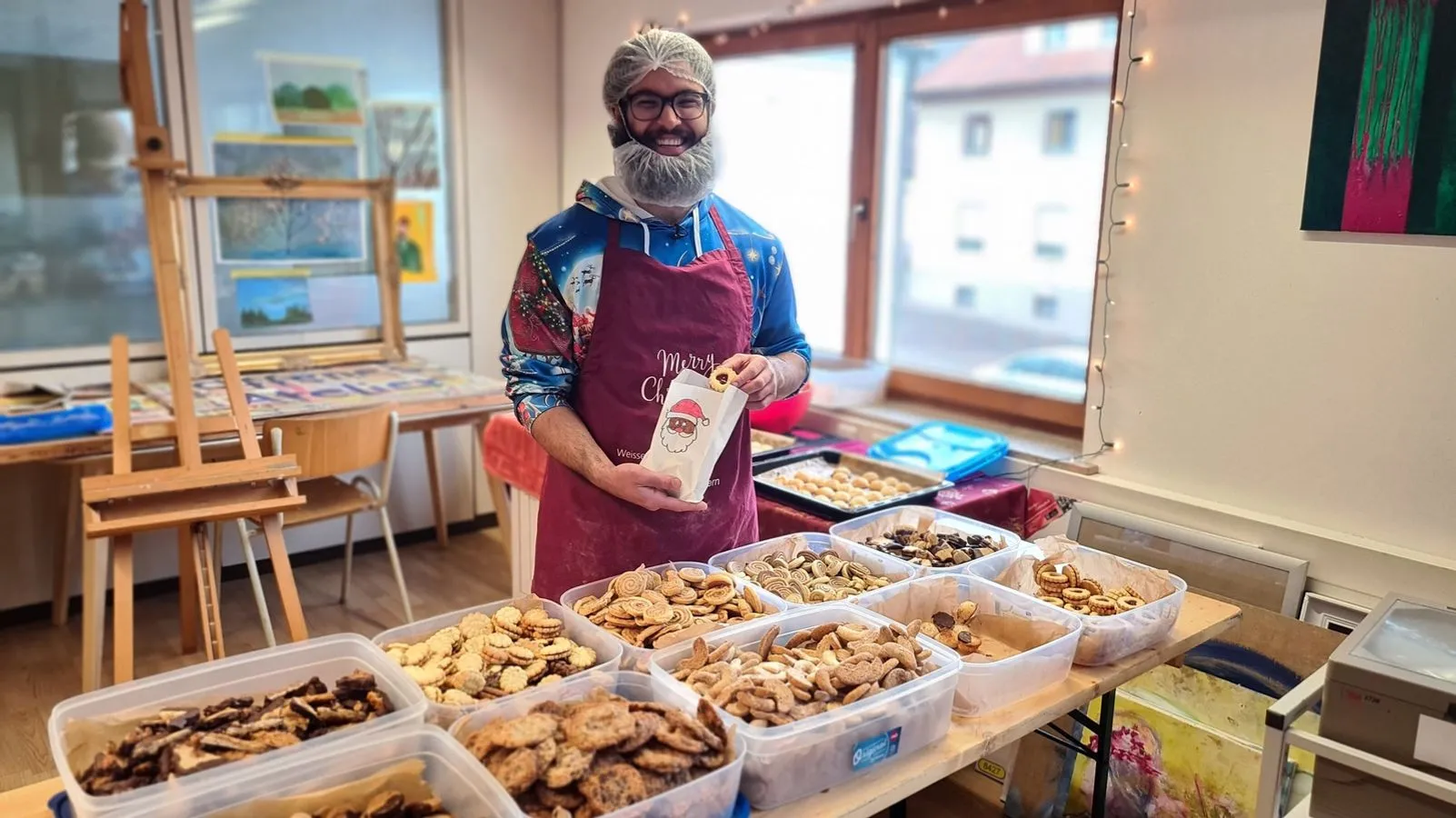 Süße Spenden: Krumbacher Student backt über 20.000 Plätzchen