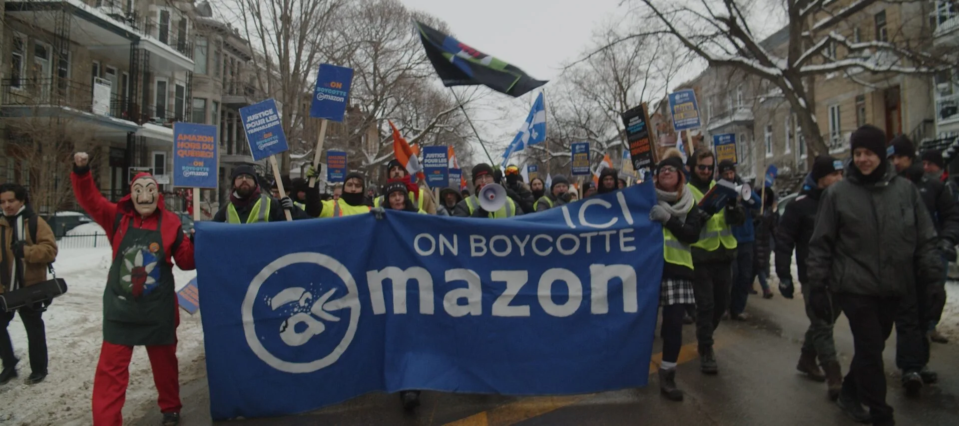 1500 people call for action against Amazon in Quebec