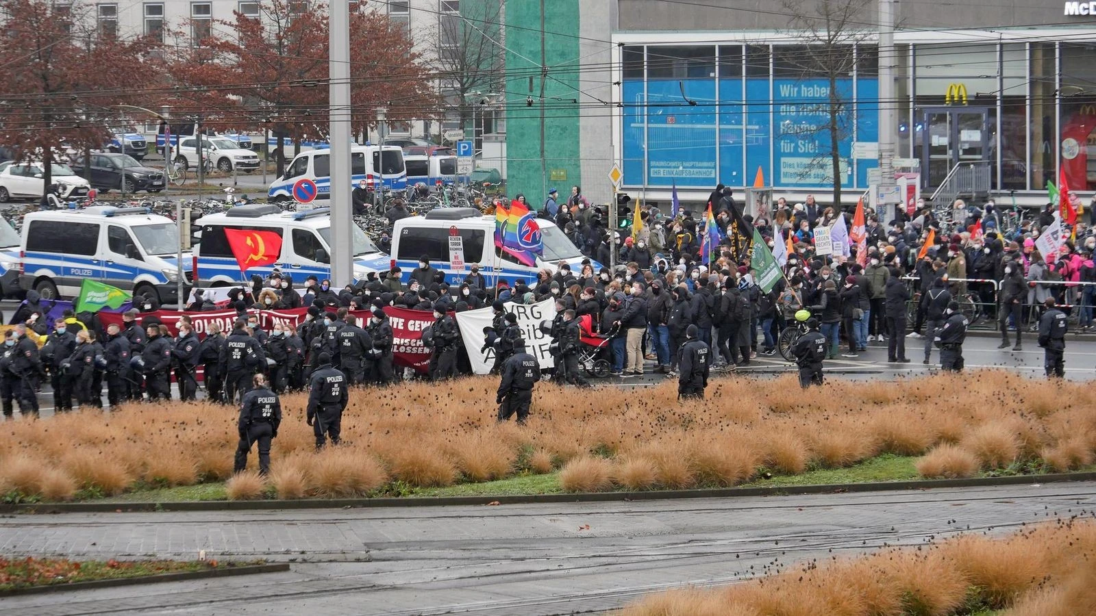 Rechte ziehen durch Braunschweig –  Gegenprotest an mehreren Orten