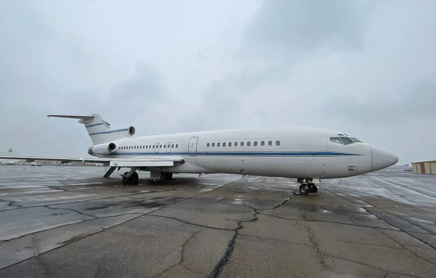 An abandoned "Con Air" Boeing 727 that sat idle for two decades at El Paso Airport was auctioned off for the price of 10 iPhones. The winner outbid the second-best bid by a mere $20. - Luxurylaunches