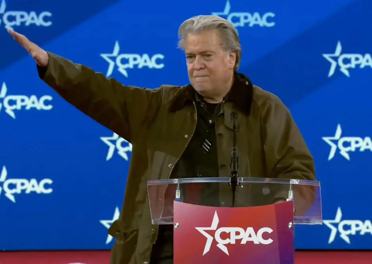 Steve Bannon makes gesture resembling Nazi salute at conservative conference