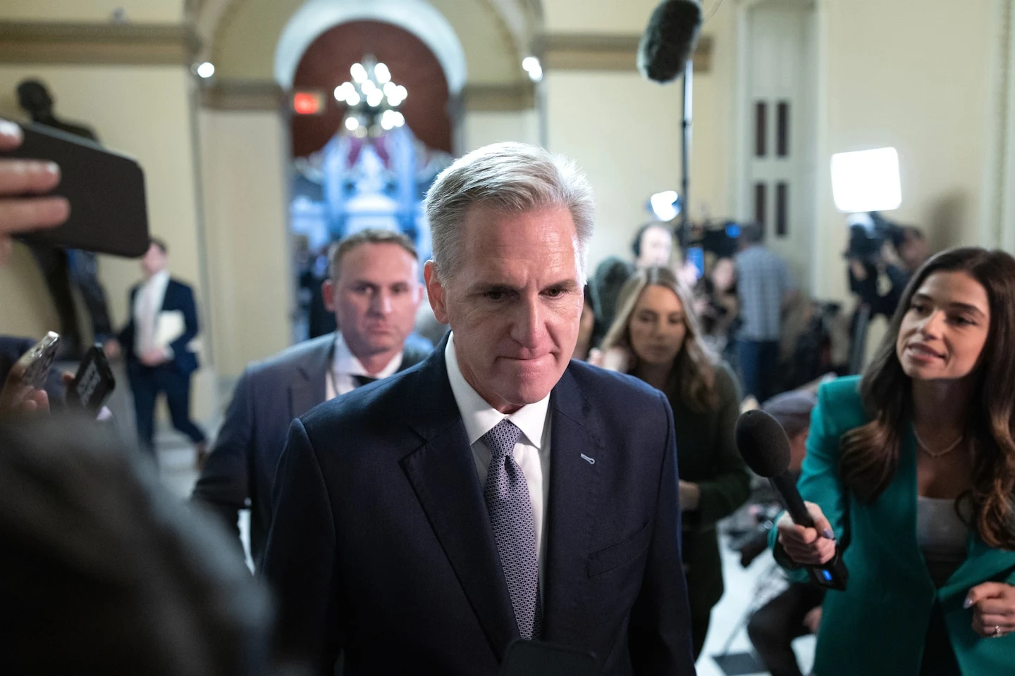 Live updates: Kevin McCarthy tells House Republicans he won’t run again for speaker