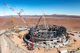Riesenteleskop ELT: Gigantische Kuppel entsteht aus riesigen Stahlelementen