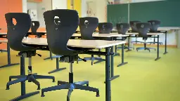 Mehr rechtsextremistische Vorfälle an ostdeutschen Schulen