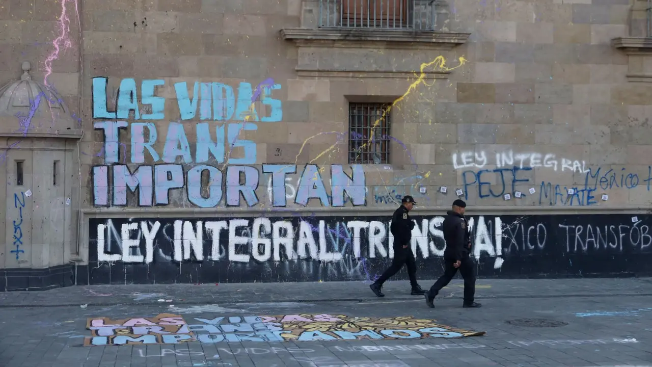 Mexico City Sex Workers Storm Judicial Building Demanding Justice Over Anti-Trans Violence