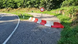 Nach tödlichem Motorradunfall: Polizei sperrt "Applauskurve" im Wellbachtal