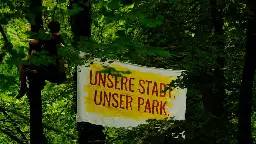 Protest gegen „rechtsextreme Influencerin“ Thurn und Taxis: Aktivisten besetzen Schlosspark